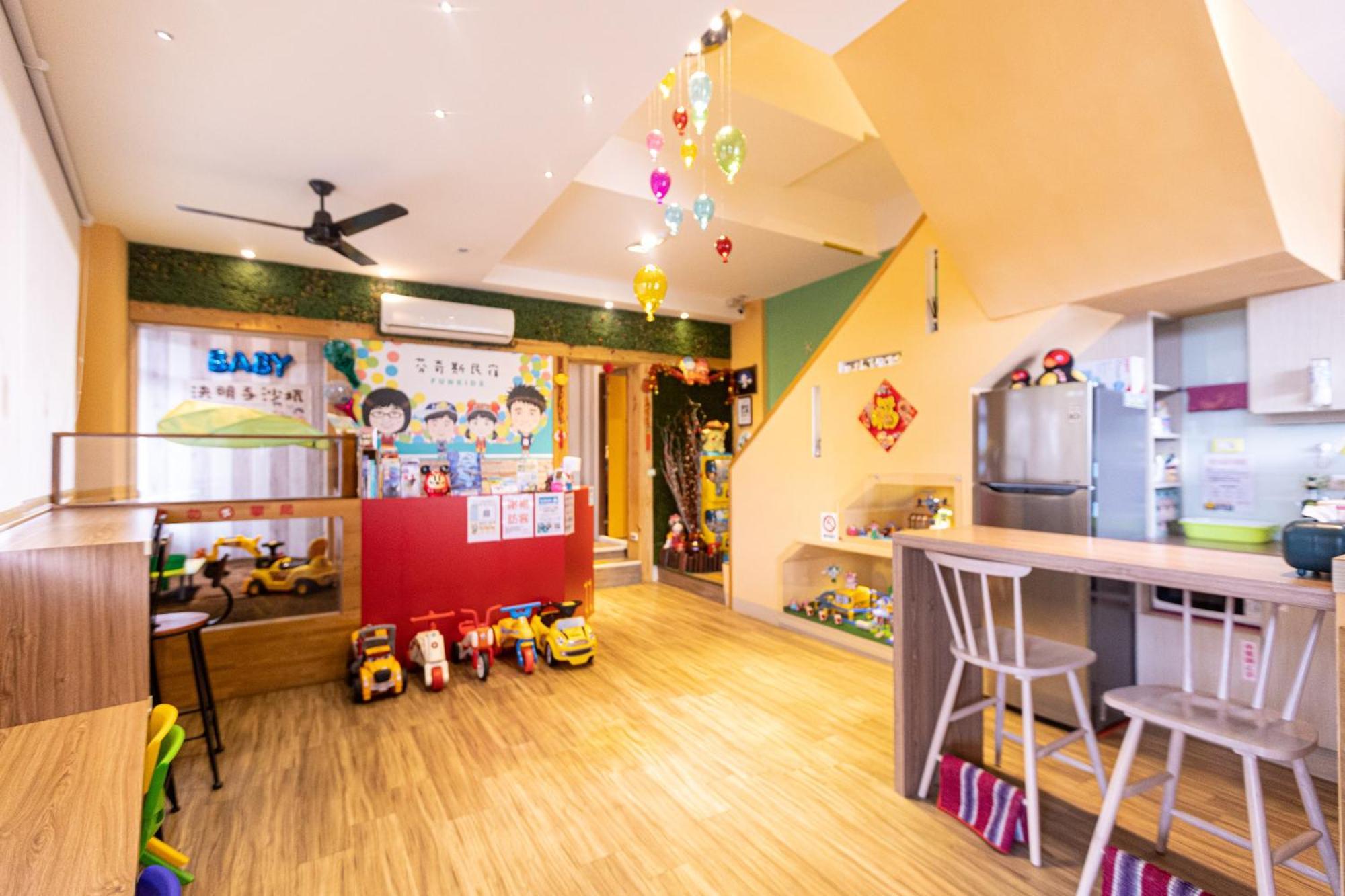 Fun Kids B&B Хуалянь Экстерьер фото